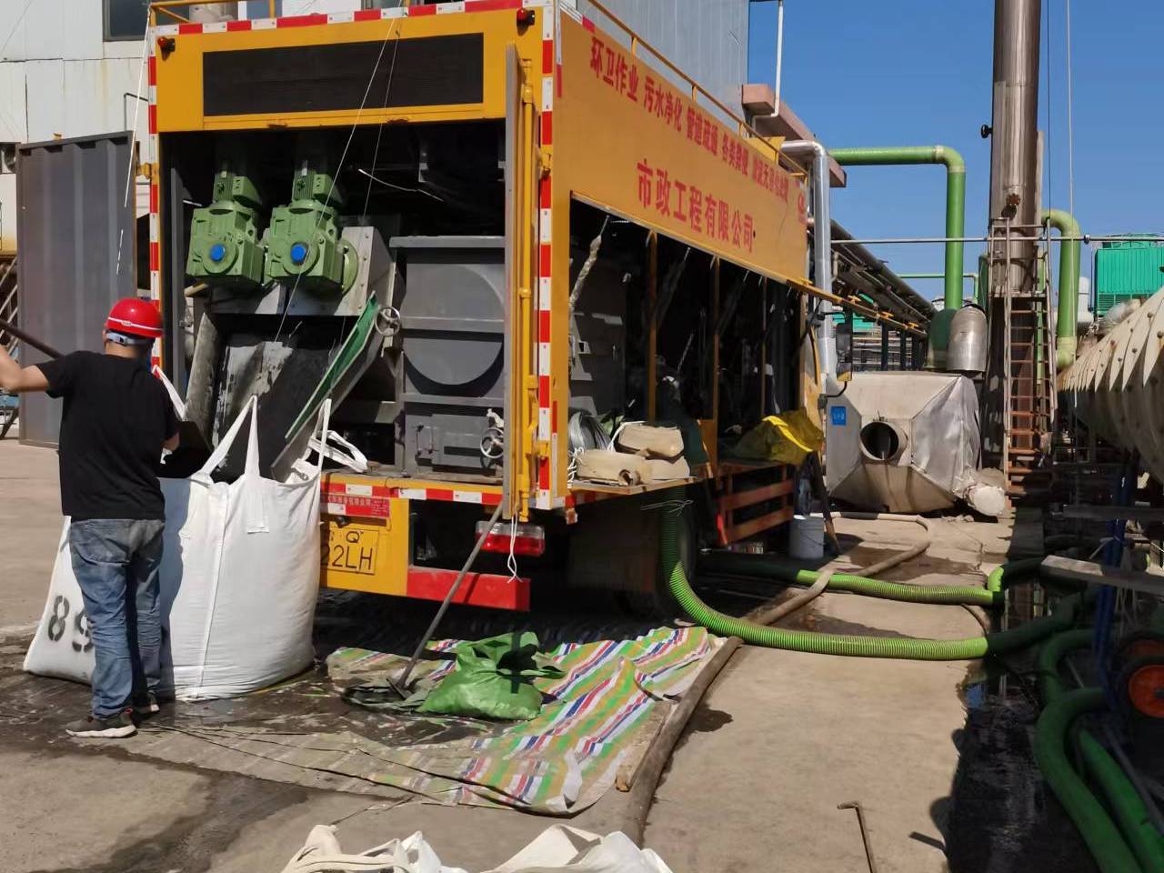 东河镇淤泥压干处理